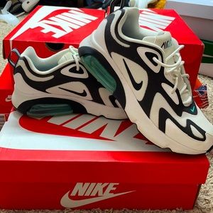 Women’s Nike Air Max 200